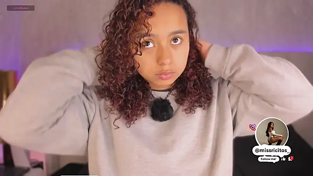 Snapshot of LaraCurls chatting on November 2025 11:53:01 AM LaraCurls online show from November 2025 11:53:01 AM