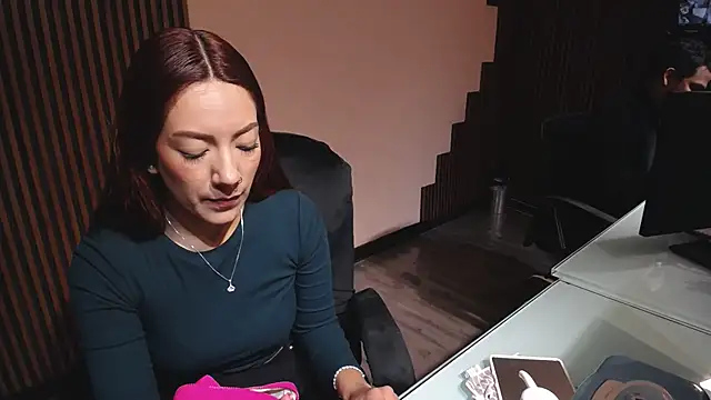 desk desire online show from February 2026 12:29:01 PM