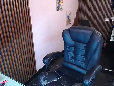 desk desire online show from November 2025 11:10:02 AM