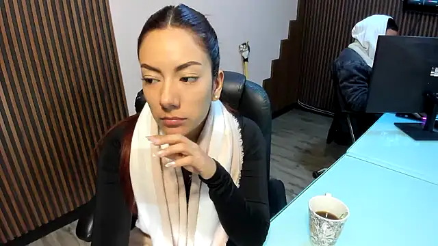 desk desire online show from January 2026 12:33:02 PM