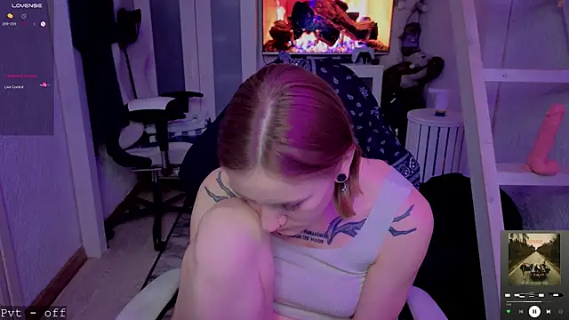 RetroMarie online show from November 2025 04:44:01 PM