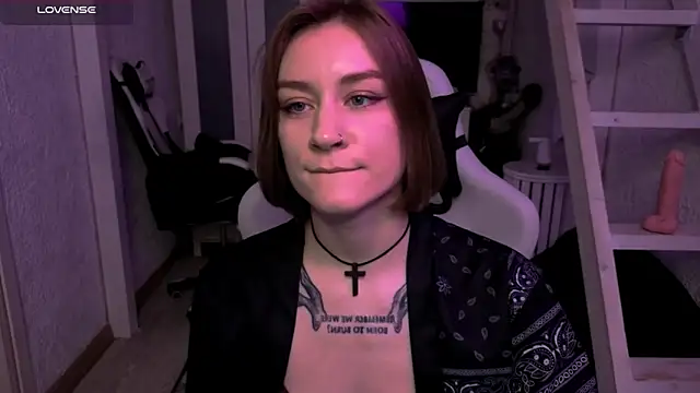 Snapshot of RetroMarie chatting on October 2025 11:11:01 PM RetroMarie online show from October 2025 11:11:01 PM