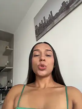 Brunettecollins05 online show from April 2026 09:32:01 PM