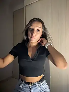 Brunettecollins05 online show from May 2026 11:23:02 PM