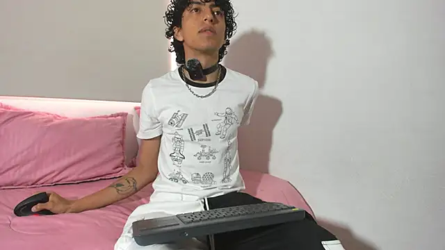 saint dark online show from December 2025 01:23:01 PM