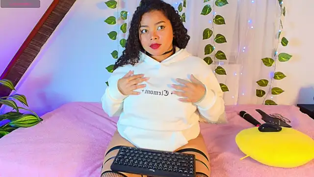 Snapshot of alanaa_gomezz chatting on June 2026 06:57:01 PM alanaa gomezz online show from June 2026 06:57:01 PM