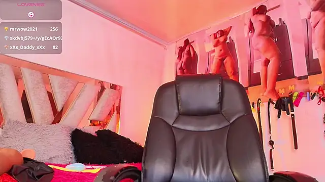 Snapshot of Ebonynaughty chatting on December 2025 01:50:01 AM Ebonynaughty online show from December 2025 01:50:01 AM