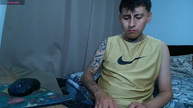 Snapshot of emi_liano10 chatting on November 2025 11:41:02 PM emi liano10 online show from November 2025 11:41:02 PM