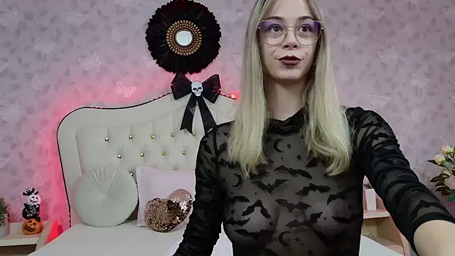 GracieCute online show from October 2025 04:33:01 AM