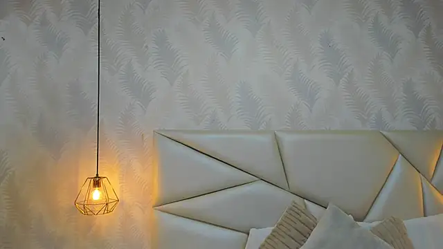 laurettedela rouse online show from November 2025 10:41:02 AM