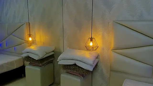 laurettedela rouse online show from December 2025 11:31:01 AM