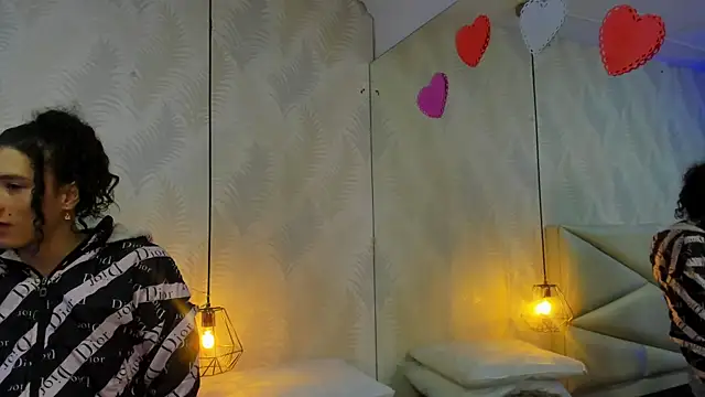 laurettedela rouse online show from December 2025 10:31:02 AM