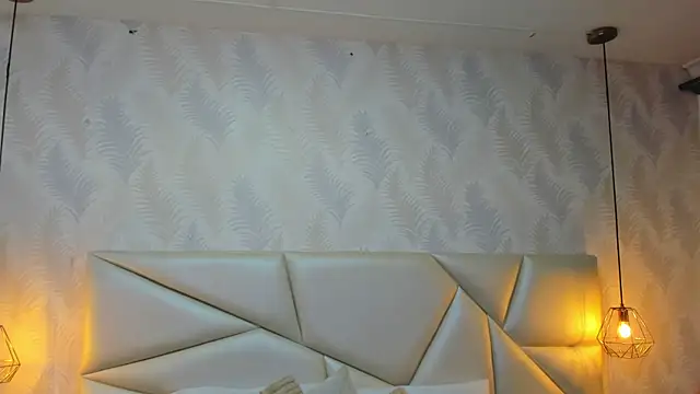 laurettedela rouse online show from November 2025 11:20:01 AM