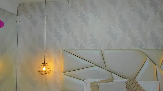 laurettedela rouse online show from November 2025 11:54:02 AM