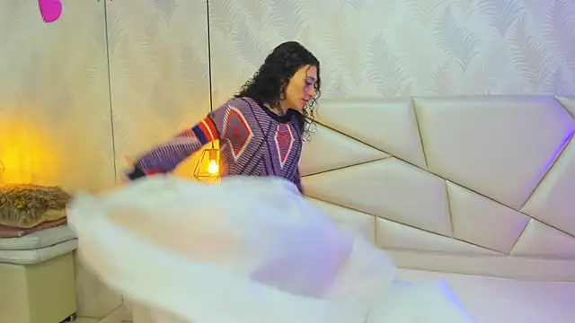 laurettedela rouse online show from December 2025 11:01:01 AM