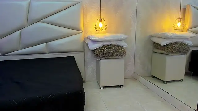 laurettedela rouse online show from December 2025 11:25:01 AM