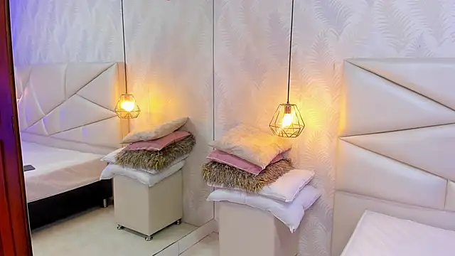 laurettedela rouse online show from December 2025 09:59:01 AM