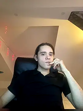 Snapshot of RemiVar chatting on December 2025 09:10:02 PM RemiVar online show from December 2025 09:10:02 PM