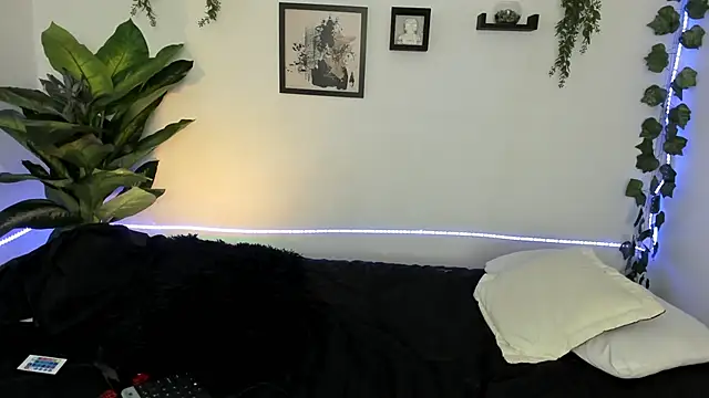 Snapshot of Evelyn_R_ chatting on December 2025 02:00:02 PM Evelyn R online show from December 2025 02:00:02 PM