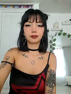 Evelyn R  online show from December 2025 03:48:01 PM