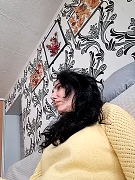 Snapshot of CharmingPearl chatting on April 2026 11:45:01 AM CharmingPearl online show from April 2026 11:45:01 AM