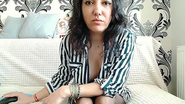 Snapshot of CharmingPearl chatting on March 2026 07:37:02 AM CharmingPearl online show from March 2026 07:37:02 AM