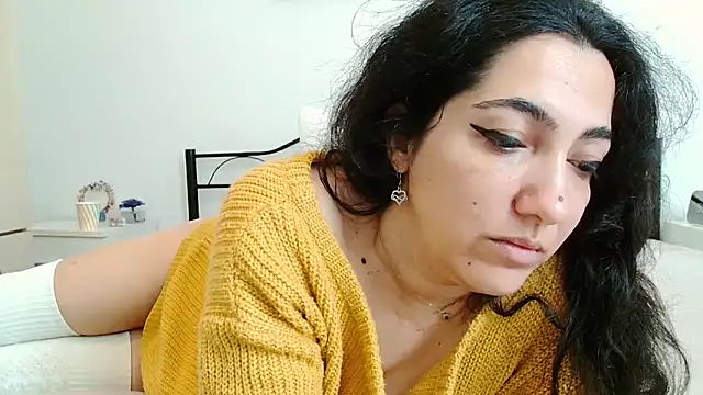 Snapshot of CharmingPearl chatting on February 2026 07:51:02 AM CharmingPearl online show from February 2026 07:51:02 AM