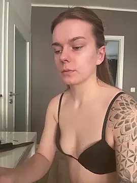 LisaFreierxx online show from February 2026 02:28:01 PM