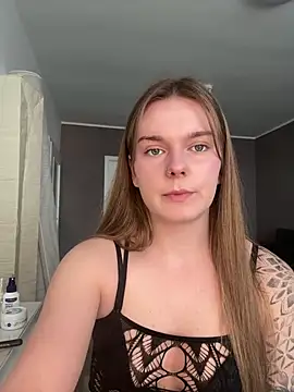 LisaFreierxx online show from April 2026 03:08:01 PM