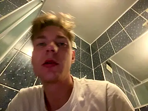 Niesmialyy online show from November 2025 03:40:02 PM