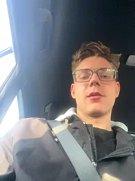 Niesmialyy online show from November 2025 11:48:01 AM