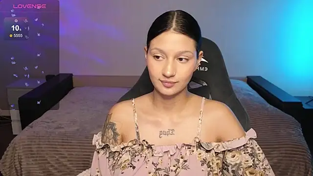 Snapshot of Nikol_Goldysss chatting on November 2025 02:37:02 AM Nikol Goldysss online show from November 2025 02:37:02 AM