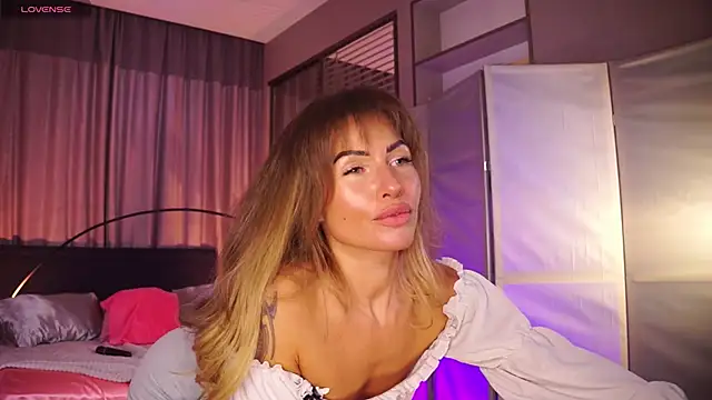 Nikki  Amour online show from January 2026 01:04:04 PM