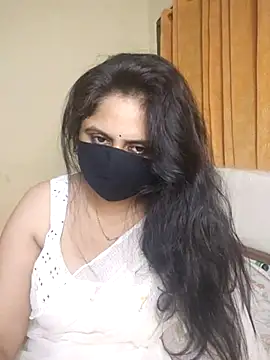 Snapshot of mouni499 chatting on June 2026 05:01:01 PM mouni499 online show from June 2026 05:01:01 PM