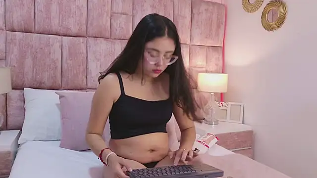 Snapshot of ScarlettPetrova chatting on November 2025 11:36:01 AM ScarlettPetrova online show from November 2025 11:36:01 AM