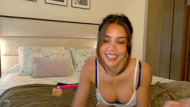 Snapshot of Itslillybloom chatting on December 2025 04:22:01 AM Itslillybloom online show from December 2025 04:22:01 AM