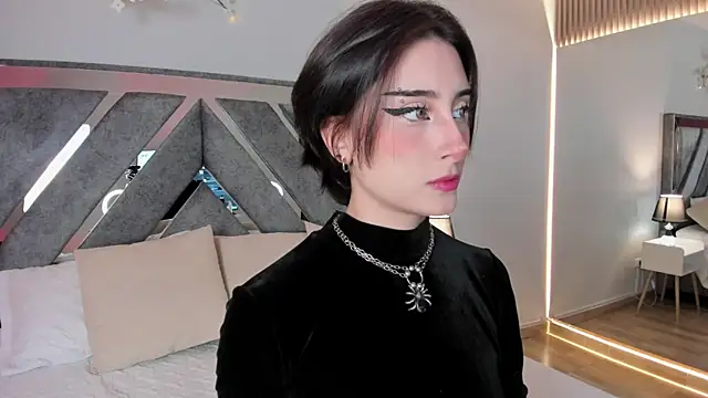 EmmaCollins    online show from November 2025 12:16:02 PM