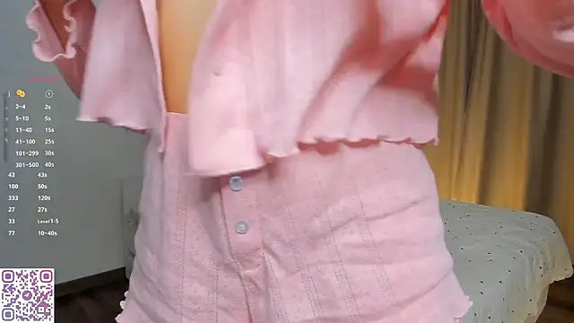 Snapshot of Xo_Laura chatting on February 2026 02:54:02 AM Xo Laura online show from February 2026 02:54:02 AM