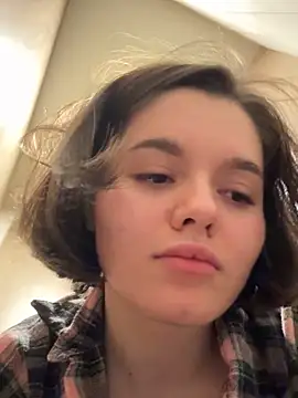 Snapshot of Xo_Laura chatting on February 2026 12:00:01 PM Xo Laura online show from February 2026 12:00:01 PM