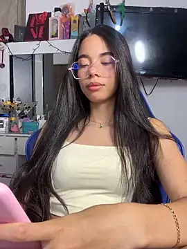 Snapshot of Milleradhara24 chatting on December 2025 09:43:01 PM Milleradhara24 online show from December 2025 09:43:01 PM