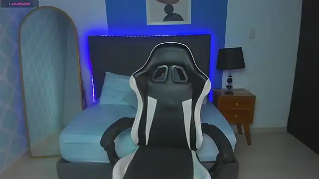 shanel smithh online show from November 2025 12:38:01 PM