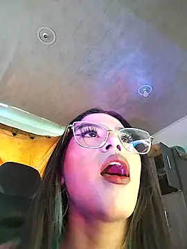 Snapshot of Namii23 chatting on November 2025 06:46:02 PM Namii23 online show from November 2025 06:46:02 PM