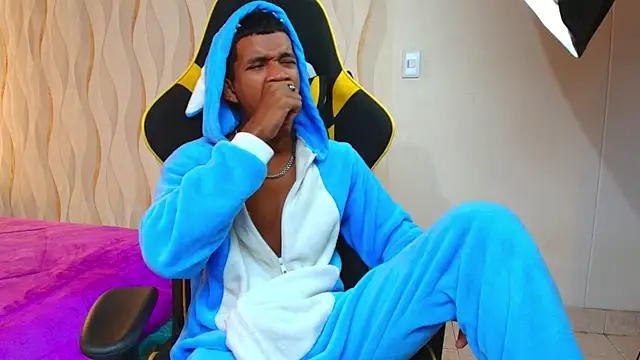 Snapshot of Boy_savoy chatting on November 2025 07:30:02 PM Boy savoy online show from November 2025 07:30:02 PM