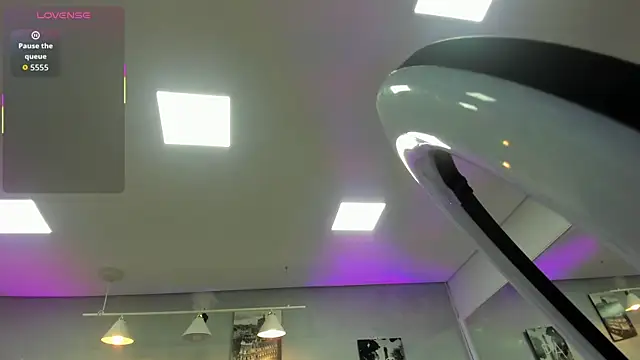 Snapshot of kendra_london chatting on April 2026 11:33:01 AM kendra london online show from April 2026 11:33:01 AM