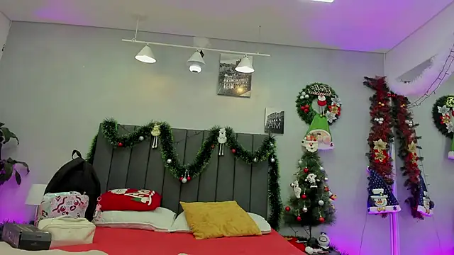 Snapshot of kendra_london chatting on December 2025 11:46:02 AM kendra london online show from December 2025 11:46:02 AM