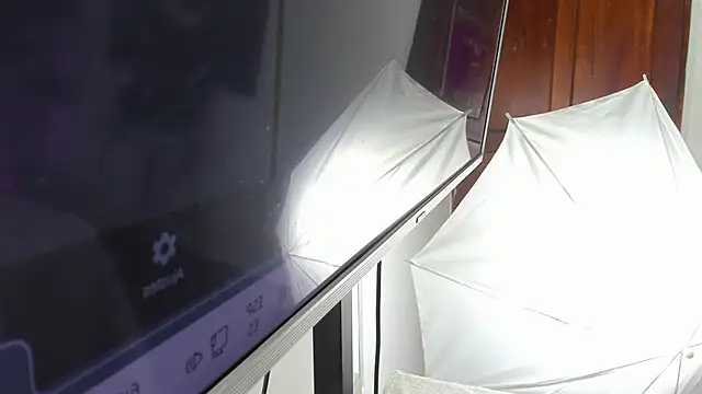 Snapshot of kendra_london chatting on April 2026 11:14:02 AM kendra london online show from April 2026 11:14:02 AM