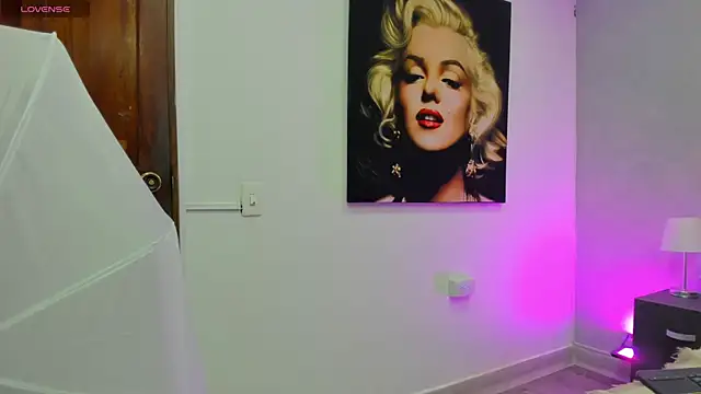 Snapshot of kendra_london chatting on November 2025 11:10:01 AM kendra london online show from November 2025 11:10:01 AM