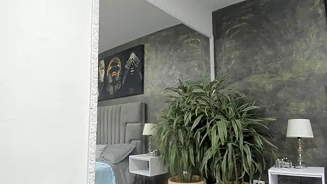 Snapshot of kendra_london chatting on December 2025 01:02:02 PM kendra london online show from December 2025 01:02:02 PM