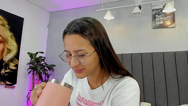 Snapshot of kendra_london chatting on July 2026 11:44:02 AM kendra london online show from July 2026 11:44:02 AM