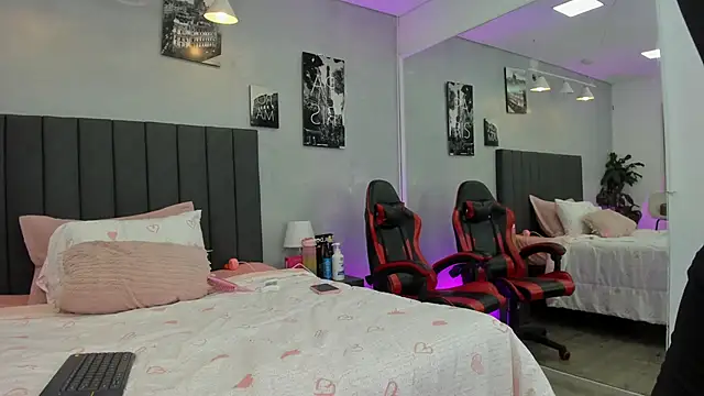 Snapshot of kendra_london chatting on March 2026 11:33:02 AM kendra london online show from March 2026 11:33:02 AM